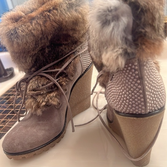 Adorable rabbit fur wedge booties - Picture 3 of 6